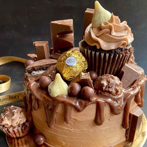 20 Modern Chocolate Cake Designs With Photos 2024