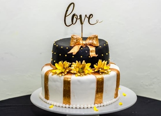 20 Romantic Cake Designs For Husband Birthday 2024