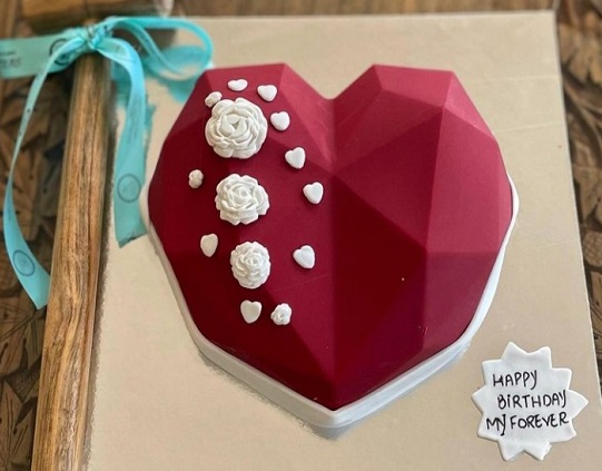 20 Romantic Heart Shape Cake Designs With Images In 2024