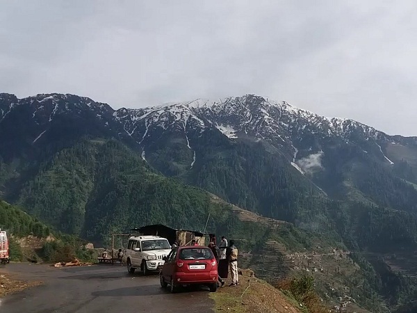 9 Best Jammu Kashmir Tourist Places (Where to Visit, What to Do and More)