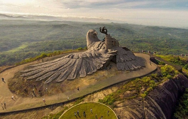 20 Different Types of Sculptures in the World (Names &amp; Pics)