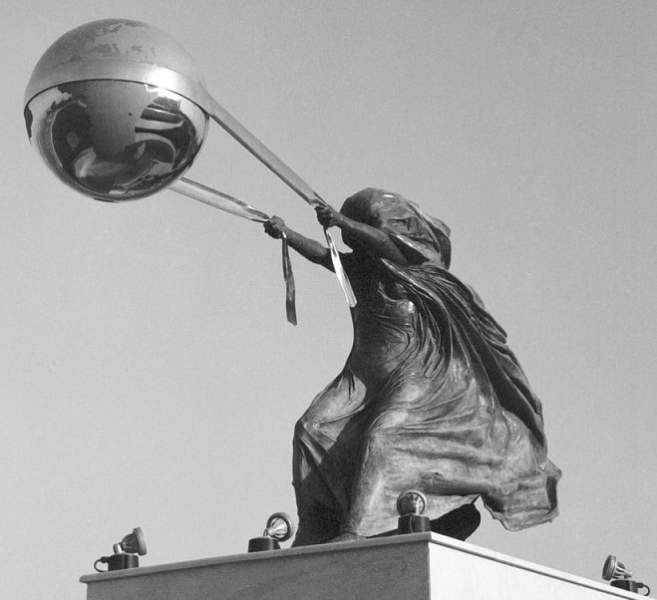 20 Different Types of Sculptures in the World (Names &amp; Pics)