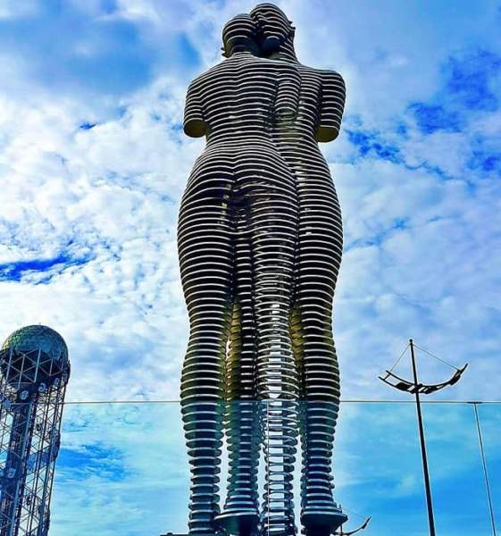 20 Different Types of Sculptures in the World (Names &amp; Pics)