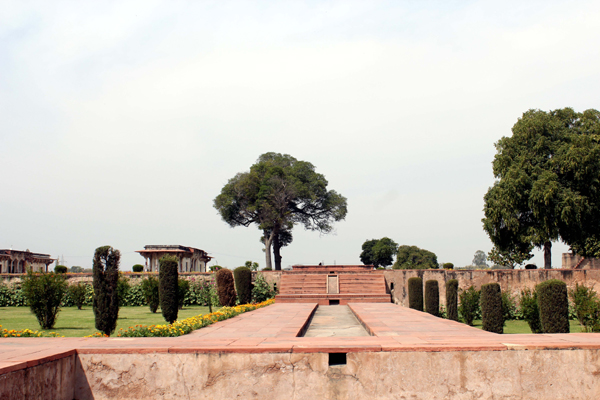 9 Famous Parks in Agra with Pictures | I Fashion Styles