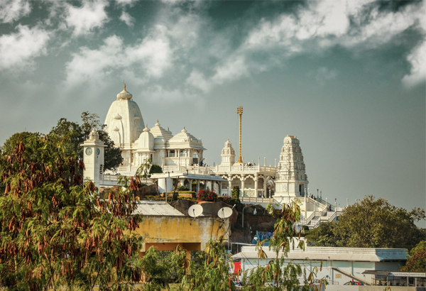 20+ Famous Temples in Hyderabad That You Must Visit in 2025