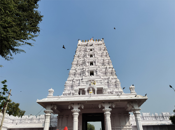 20+ Famous Temples in Hyderabad That You Must Visit in 2025