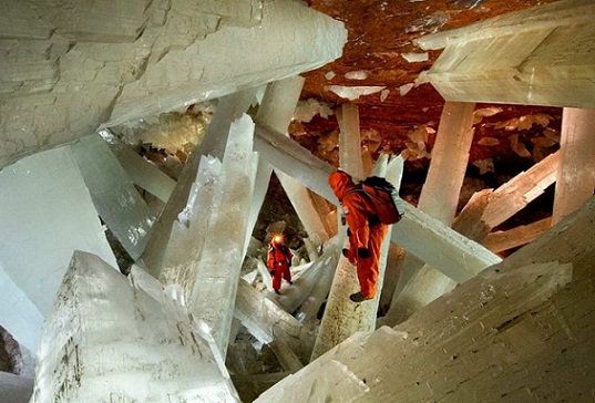 9 Famous and Best Crystal Caves In The World