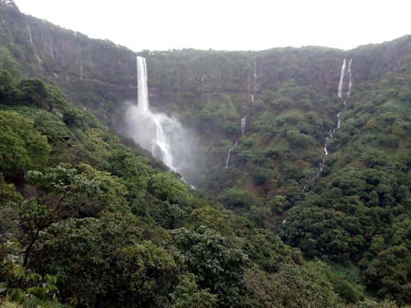 10 Best Waterfalls in Maharashtra That Will Take Your Breath Away