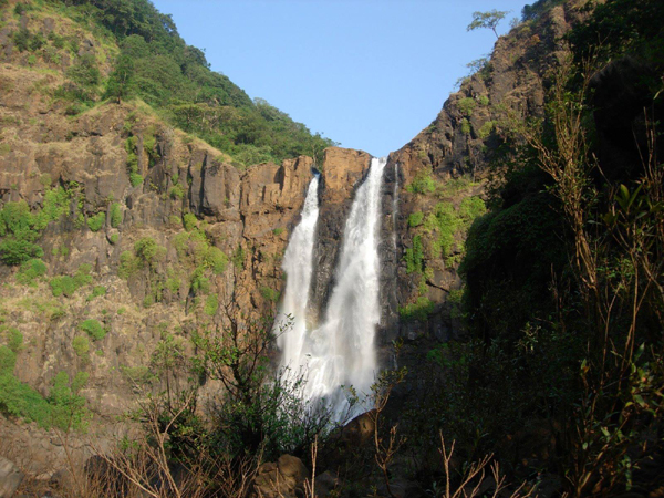 10 Majestic Waterfalls Near Mumbai With Highlights | I Fashion Styles
