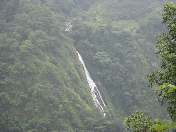 6 Most Famous Waterfalls in Meghalaya (Updated 2024)