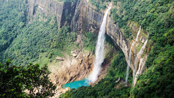 6 Most Famous Waterfalls in Meghalaya (Updated 2024)