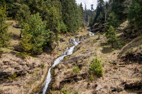 5 Best Waterfalls in Himachal Pradesh You Must Visit | I Fashion Styles