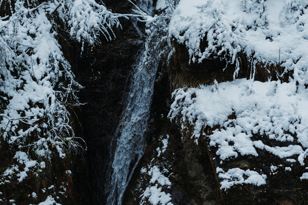 5 Best Waterfalls in Himachal Pradesh You Must Visit | I Fashion Styles