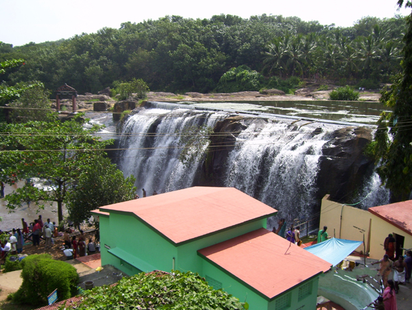 9 Best Waterfalls That You Must See When You Visit Tamil Nadu