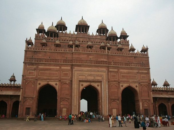 15 Best Tourist Places To Visit In Agra - Updated 2023
