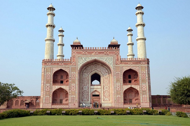 15 Best Tourist Places To Visit In Agra - Updated 2023