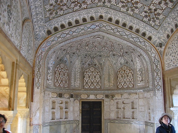 15 Best Tourist Places To Visit In Agra - Updated 2023