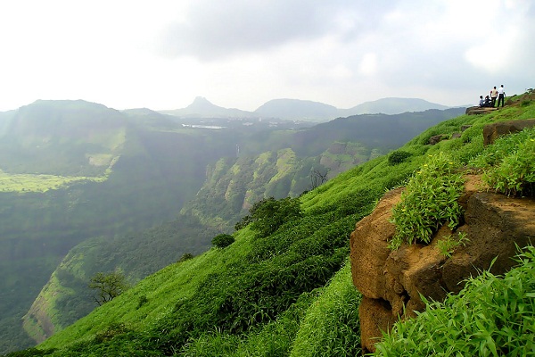 Top 30 Famous Hill Stations in India For an Enjoyable Vacation