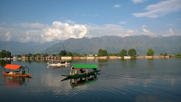 15 Famous Tourist Places To Visit In Kashmir | I Fashion Styles