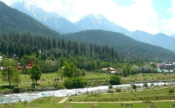 15 Famous Tourist Places To Visit In Kashmir | I Fashion Styles