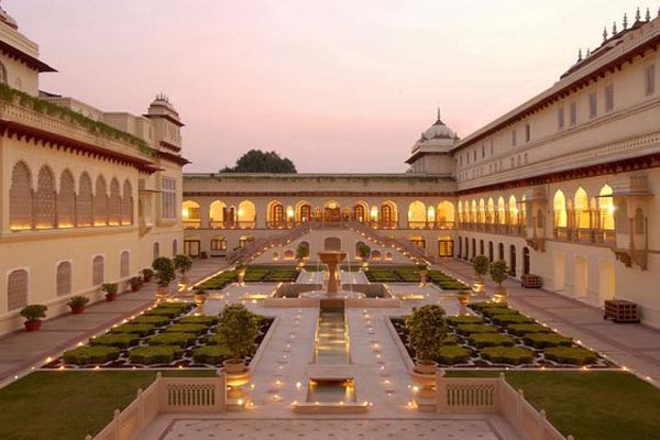 15 Famous Tourist Places in Jaipur (What to See, Where to Stay &amp; Tips to Travel)