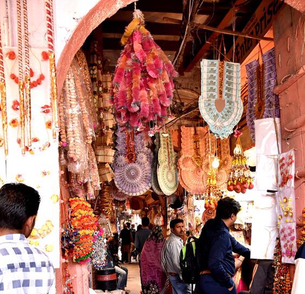 15 Famous Tourist Places in Jaipur (What to See, Where to Stay &amp; Tips to Travel)