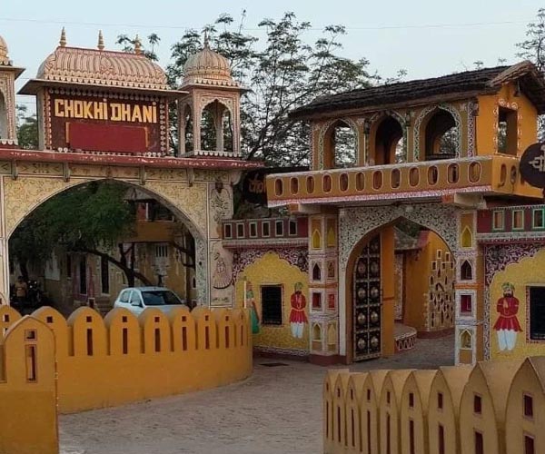 15 Famous Tourist Places in Jaipur (What to See, Where to Stay &amp; Tips to Travel)