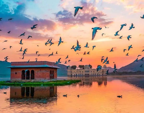 15 Famous Tourist Places in Jaipur (What to See, Where to Stay &amp; Tips to Travel)