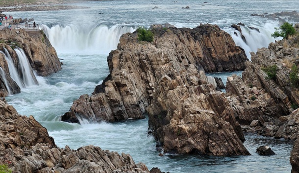 9 Honeymoon Places In Madhya Pradesh For Newly Married Couples