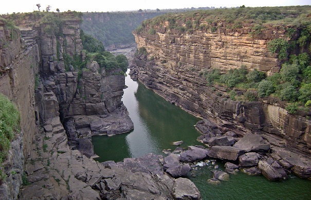 9 Honeymoon Places In Madhya Pradesh For Newly Married Couples