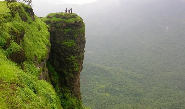 14 Best Places to Visit in Maharashtra for Honeymoon in 2023