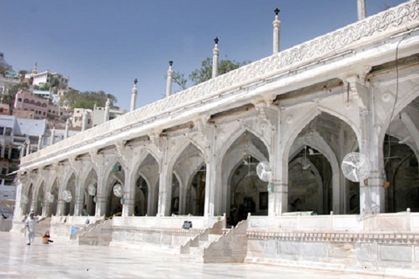 Top 9 Historical Mosques in India With Details 2023 | I Fashion Styles