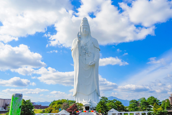 Top 11 Tallest Statues in the World to See on Your Trip