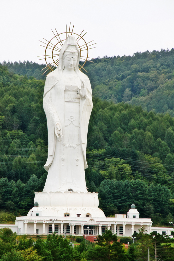 Top 11 Tallest Statues in the World to See on Your Trip