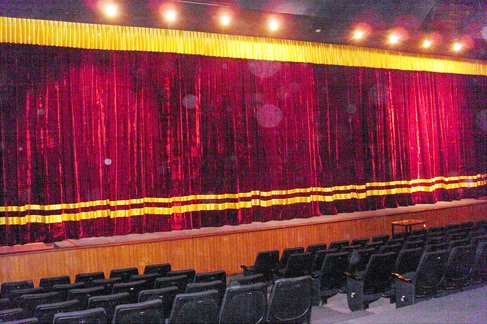 9 Beautiful and Stylish Designs Of Theatre Curtains For House
