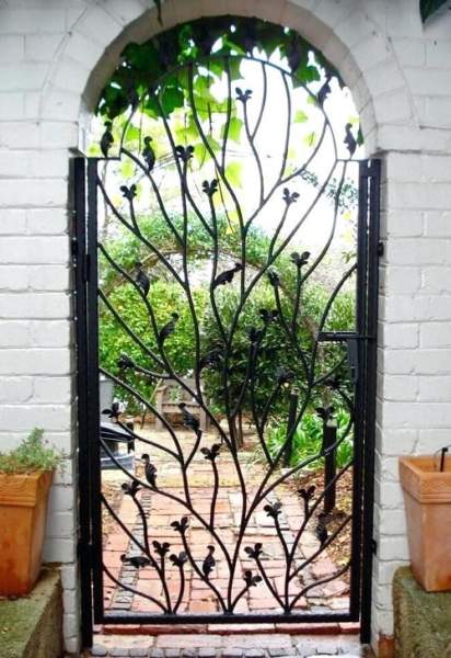 10 Beautiful Wrought Iron Gate Designs With Pictures