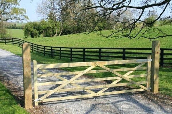 10 Best Wooden Gate Design Ideas For Home Exterior