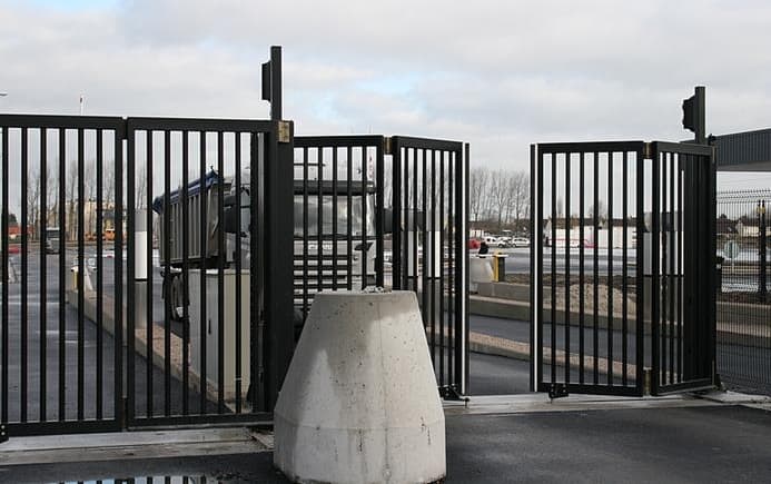 9 Best Folding Gate Designs With Pictures In India