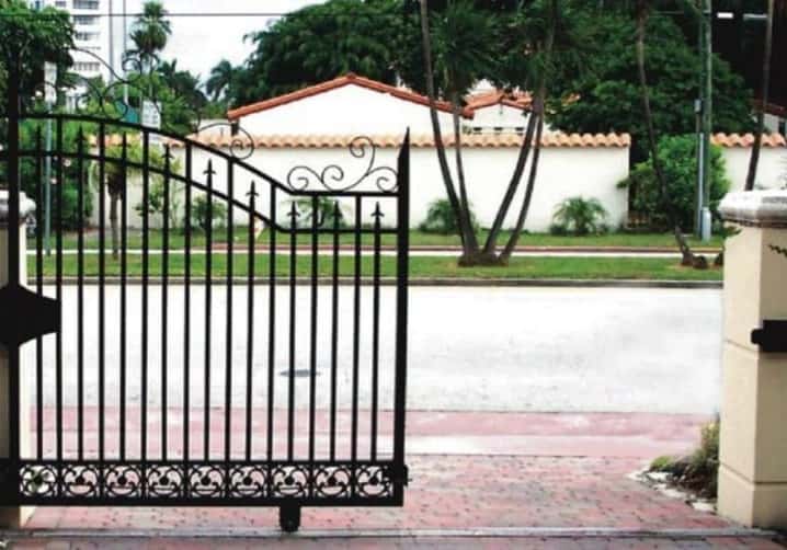 10 Simple and Best Sliding Gate Designs For Homes