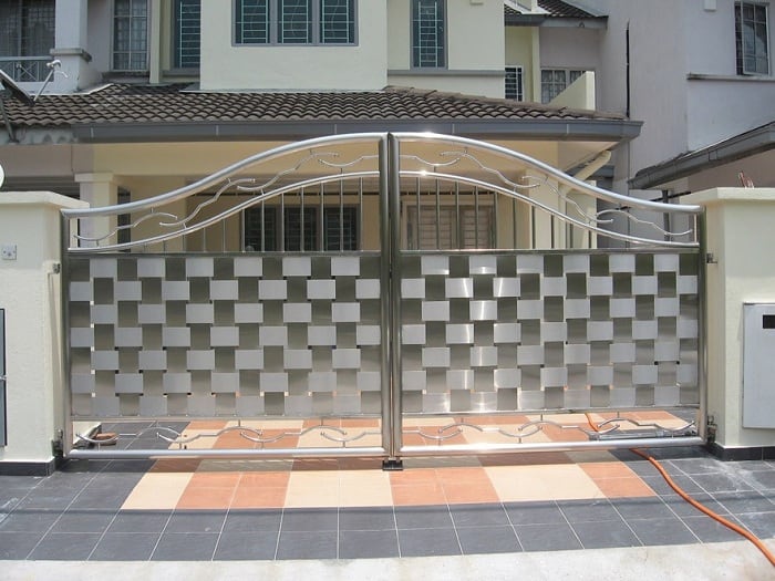 10 Simple and Best Sliding Gate Designs For Homes