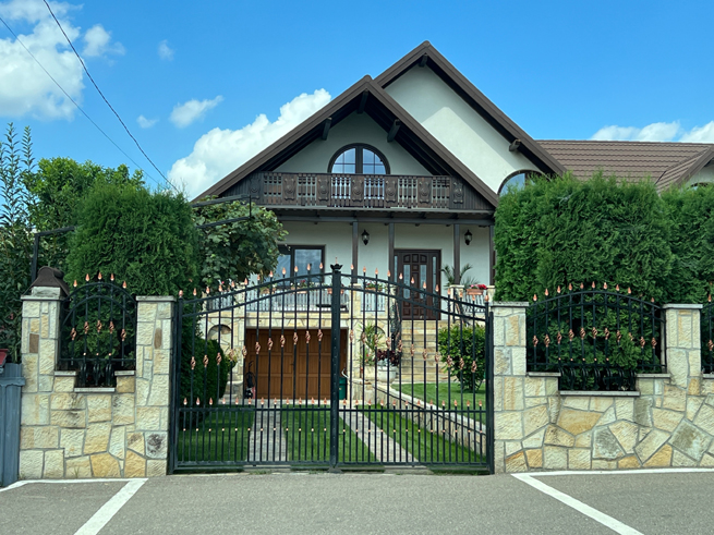 25 Latest Small and Large Gate Designs for Home Compound