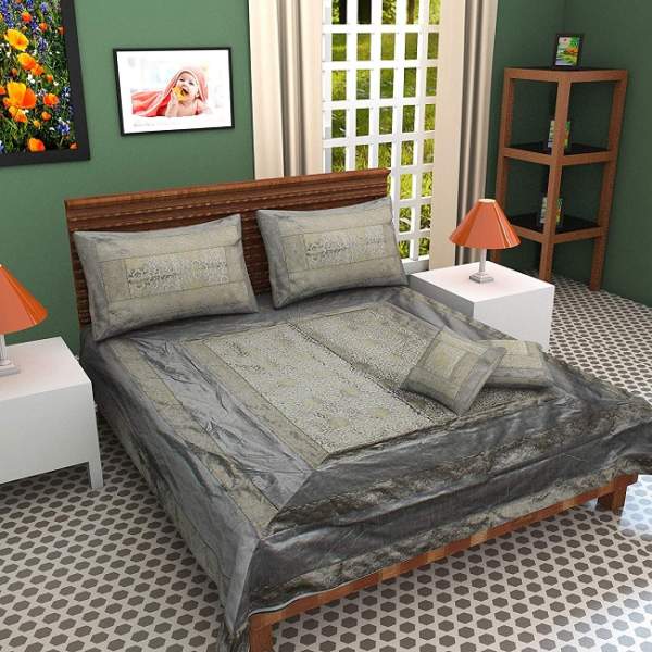 10 Simple &amp; Best Silk Bed Sheet Designs With Pictures