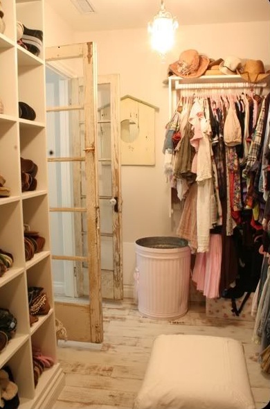 10 Latest Dressing Room Designs With Pictures In 2023