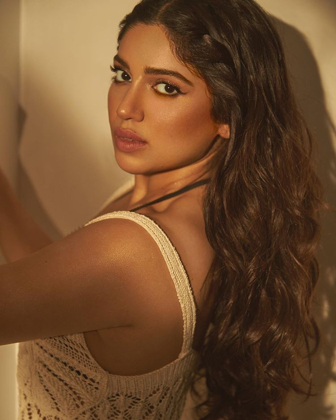 Bollywood Women: 40 List of Most Beautiful Female in Mumbai