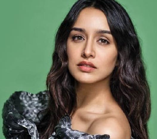 Shraddha Kapoor Pics from Age 1-33: Childhood and Bday