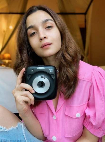 Alia Bhatt Pics from Age 1-29: Childhood, Family &amp; Co-Stars