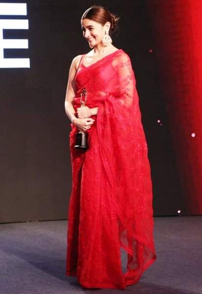 Alia Bhatt Pics from Age 1-29: Childhood, Family &amp; Co-Stars