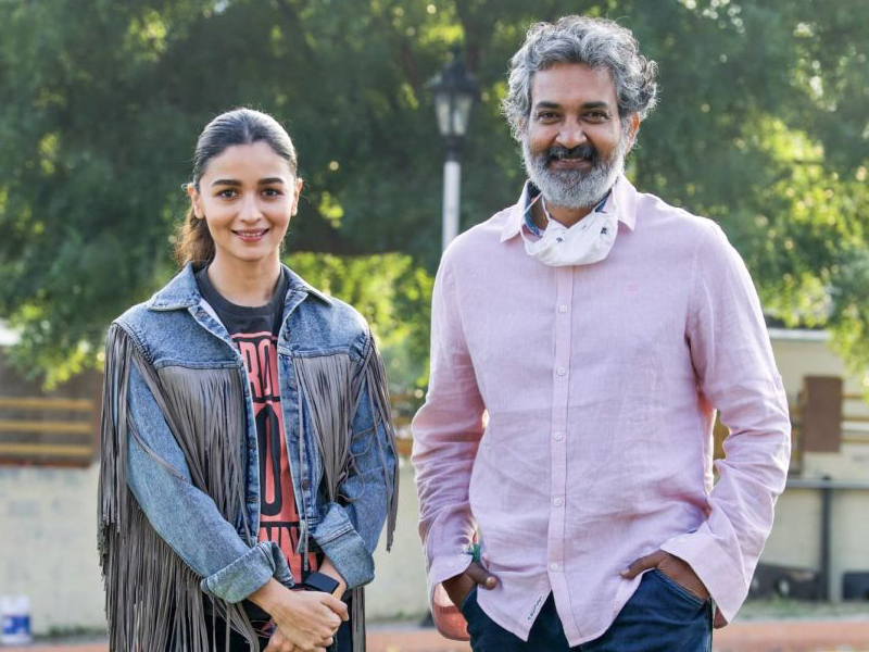 Alia Bhatt Pics from Age 1-29: Childhood, Family &amp; Co-Stars