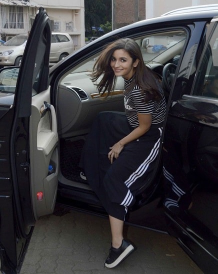 Alia Bhatt Pics from Age 1-29: Childhood, Family &amp; Co-Stars