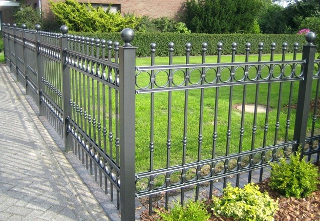 15 Modern House Fence Designs With Pictures In 2023
